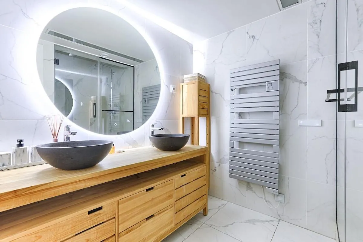 Luxury Apartment Montaigne Avenue 4P Parijs