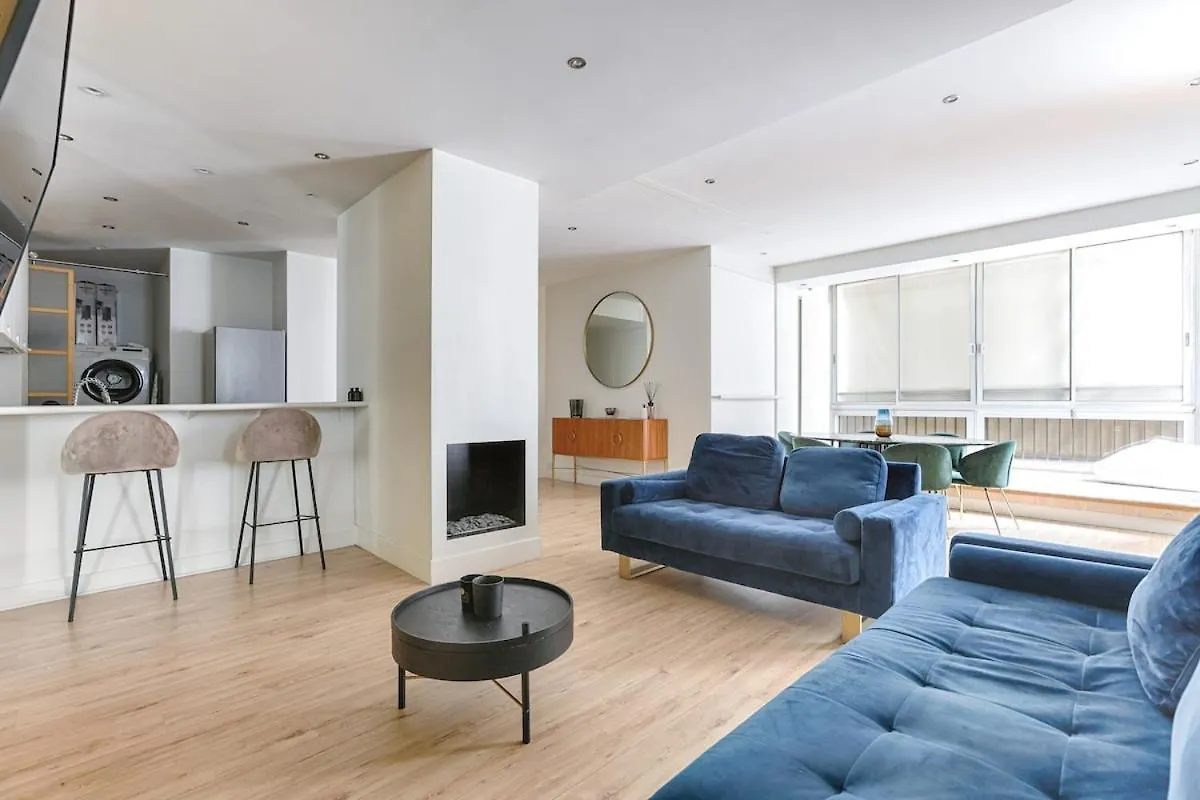 Luxury Apartment Montaigne Avenue 4P Parijs