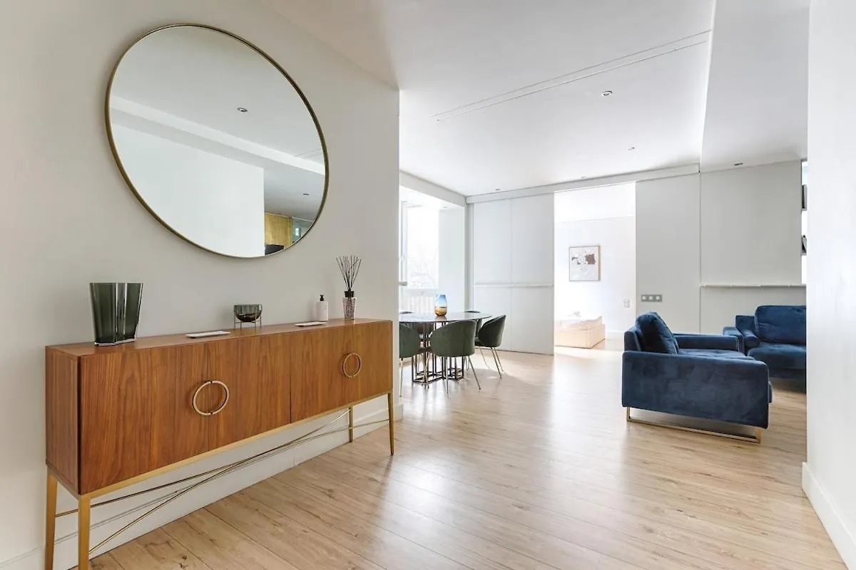 Luxury Apartment Montaigne Avenue 4P Paris