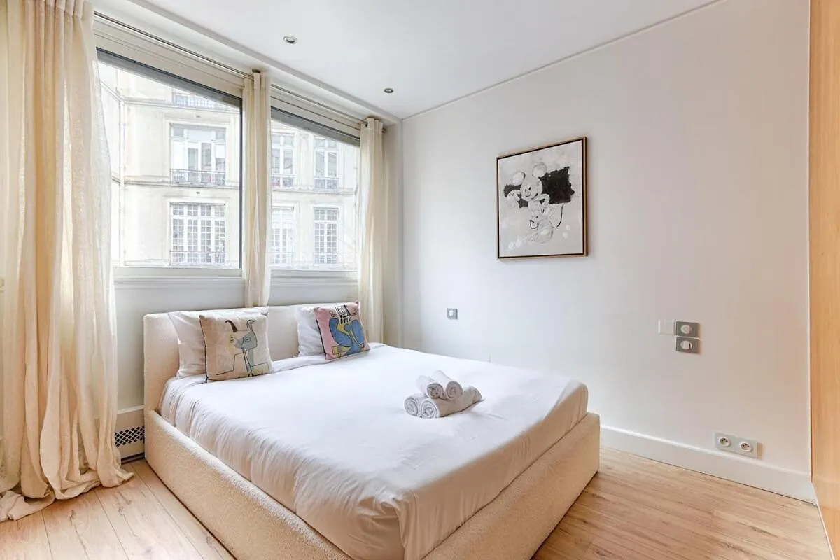 Luxury Apartment Montaigne Avenue 4P Paris